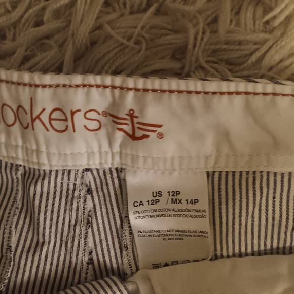 Dockers Women's Striped Shorts SZ 12 P - Picture 3 of 5